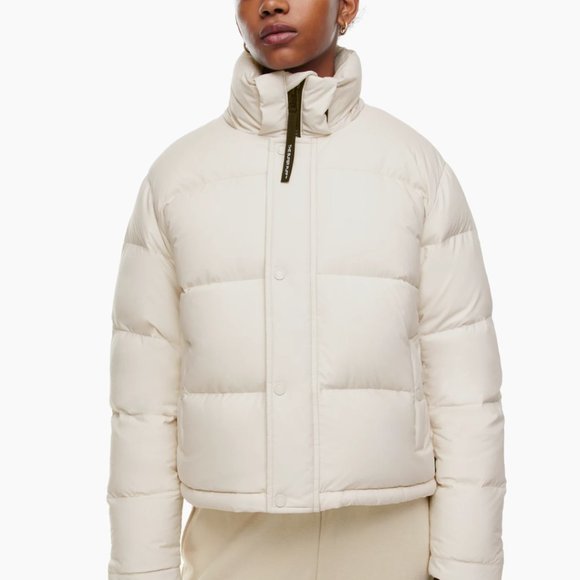 Aritzia Super Puff™️ Shorty in Matte Pearl ORIGINAL TNA logo - Picture 1 of 7